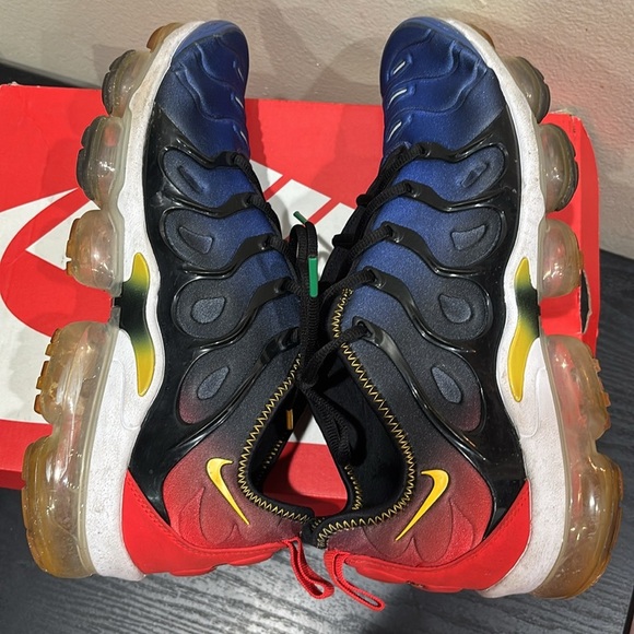 Nike VaporMax Plus in Blue and Red - Picture 4 of 9